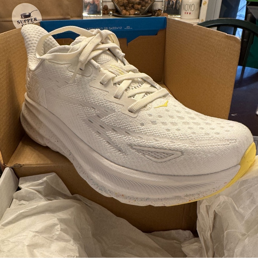 Women’s HOKA Clifton 9 Lemonade/White size 7